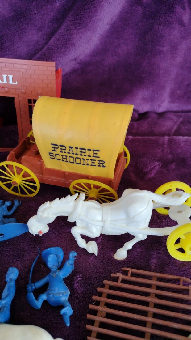 Vintage Plastic Western Playset with Prairie Schooner Wagon, Jail, Figures, Horses & Fences - 3