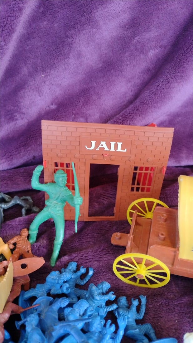 Vintage Plastic Western Playset with Prairie Schooner Wagon, Jail, Figures, Horses & Fences - 4