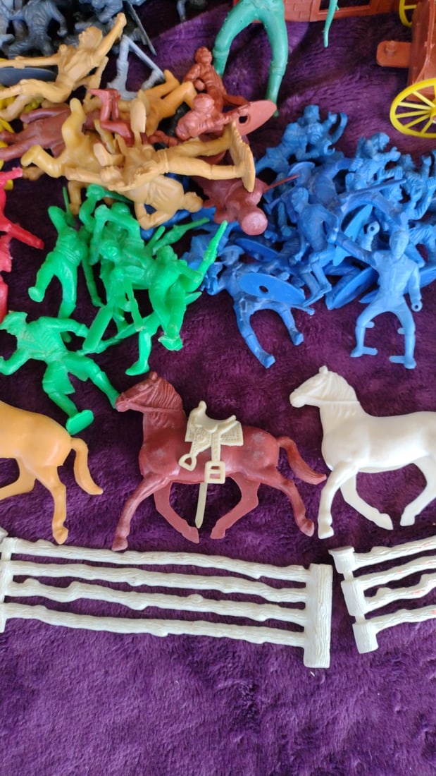 Vintage Plastic Western Playset with Prairie Schooner Wagon, Jail, Figures, Horses & Fences - 5