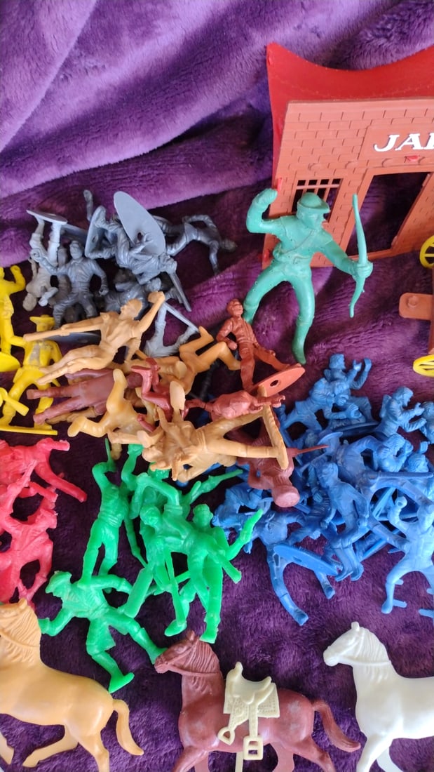 Vintage Plastic Western Playset with Prairie Schooner Wagon, Jail, Figures, Horses & Fences - 7