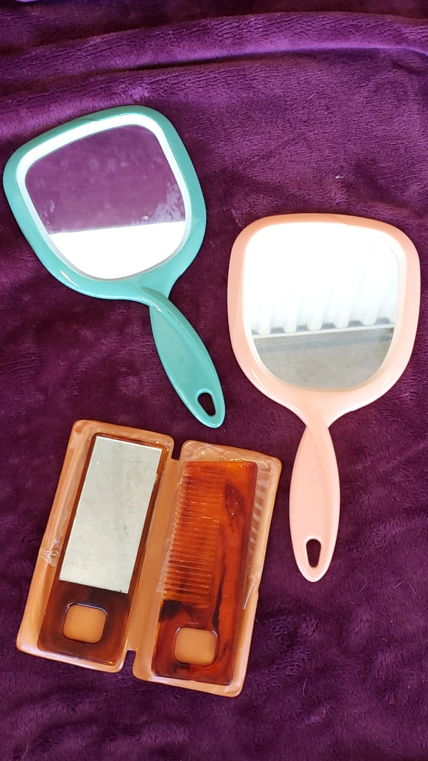 Plastic Handheld Vanity Mirrors & Folding Comb Mirror Set, Teal Peach Amber: 10x6x1 1lb Low Estimate: 3.00 High Estimate: 12.00