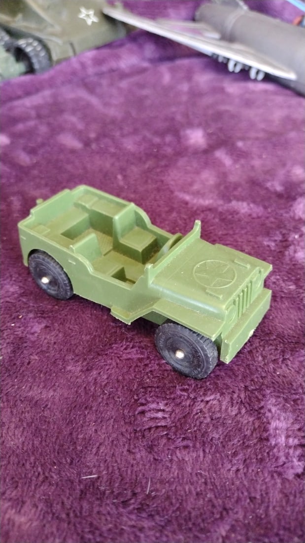 Louis Marx WWII German Soldiers Plastic Army Men Figures Vehicles Cannons Lot - 11