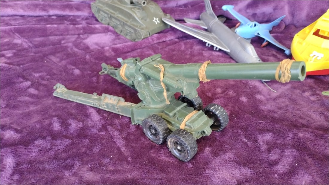 Louis Marx WWII German Soldiers Plastic Army Men Figures Vehicles Cannons Lot - 15