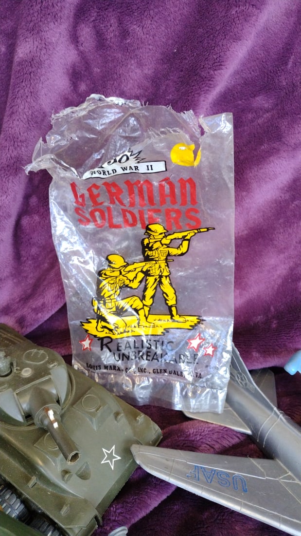 Louis Marx WWII German Soldiers Plastic Army Men Figures Vehicles Cannons Lot - 2