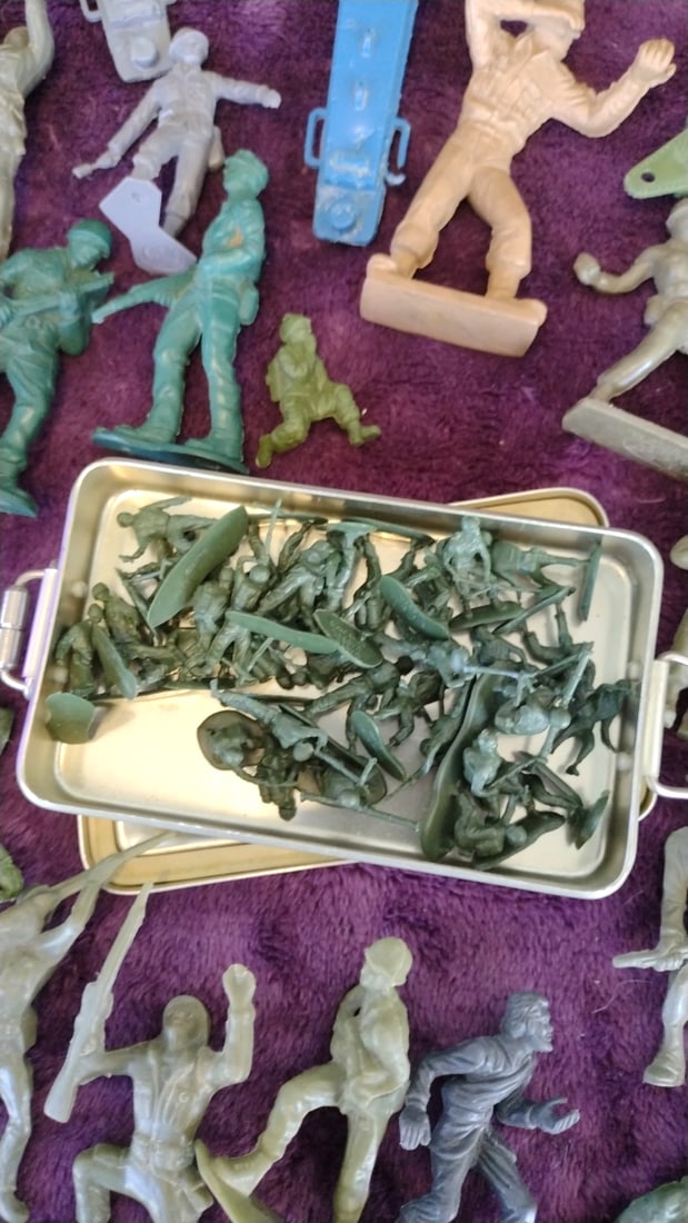 Louis Marx WWII German Soldiers Plastic Army Men Figures Vehicles Cannons Lot - 3