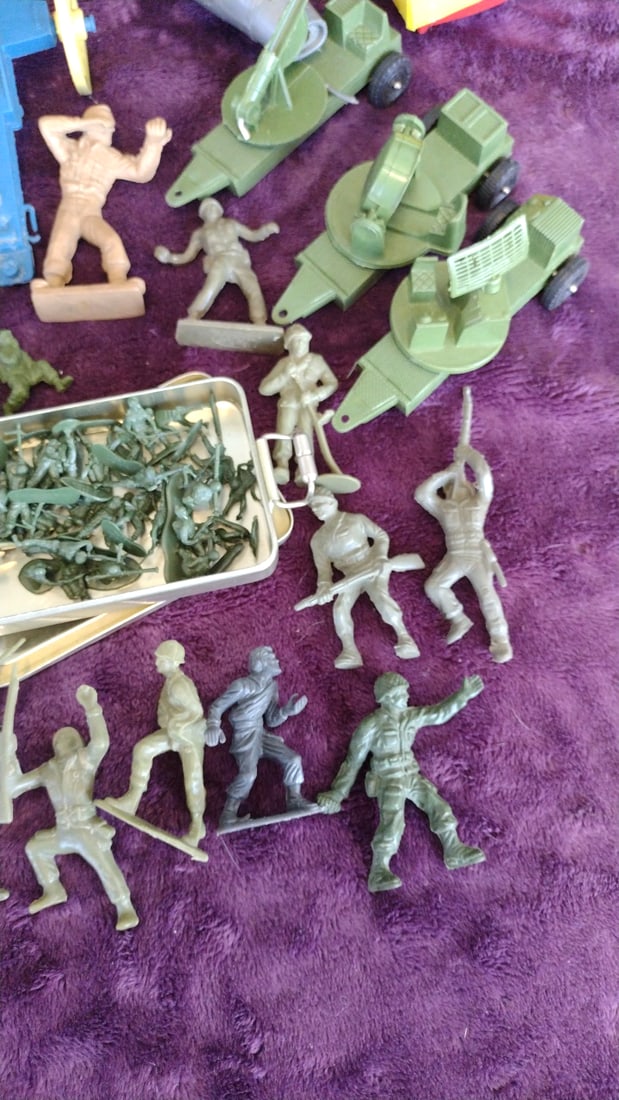 Louis Marx WWII German Soldiers Plastic Army Men Figures Vehicles Cannons Lot - 4