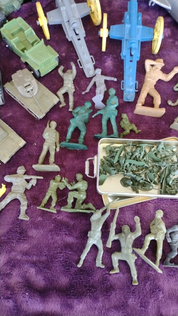 Louis Marx WWII German Soldiers Plastic Army Men Figures Vehicles Cannons Lot - 5