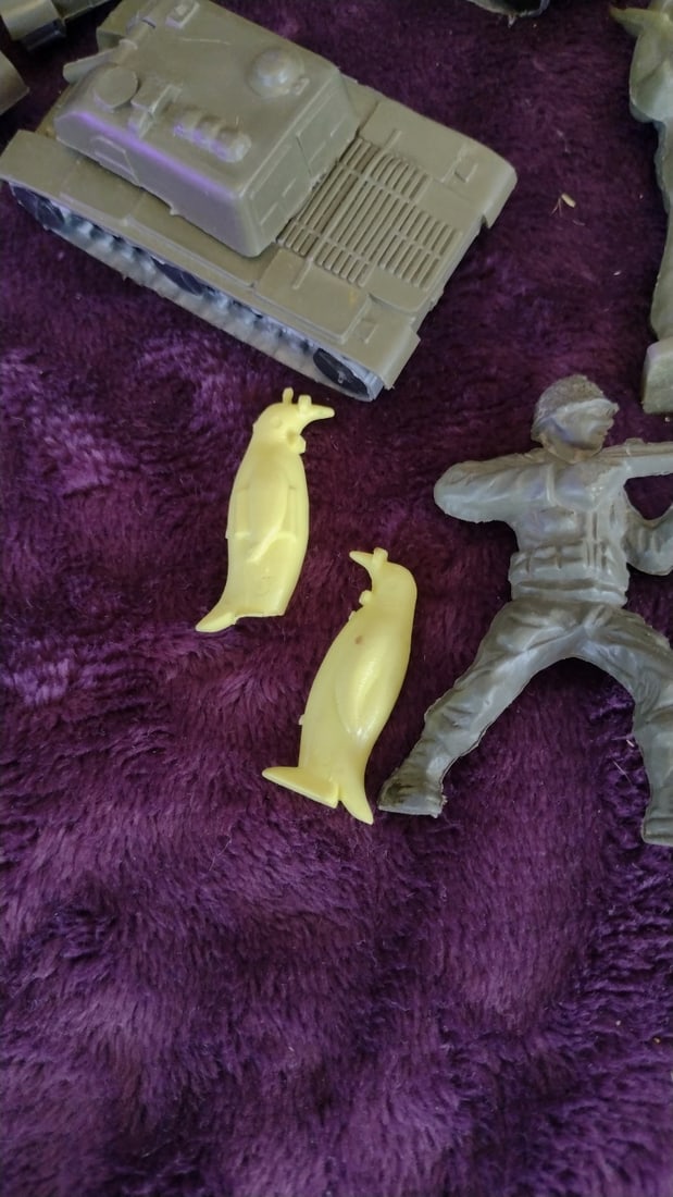 Louis Marx WWII German Soldiers Plastic Army Men Figures Vehicles Cannons Lot - 6