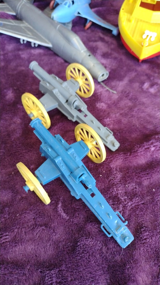 Louis Marx WWII German Soldiers Plastic Army Men Figures Vehicles Cannons Lot - 8