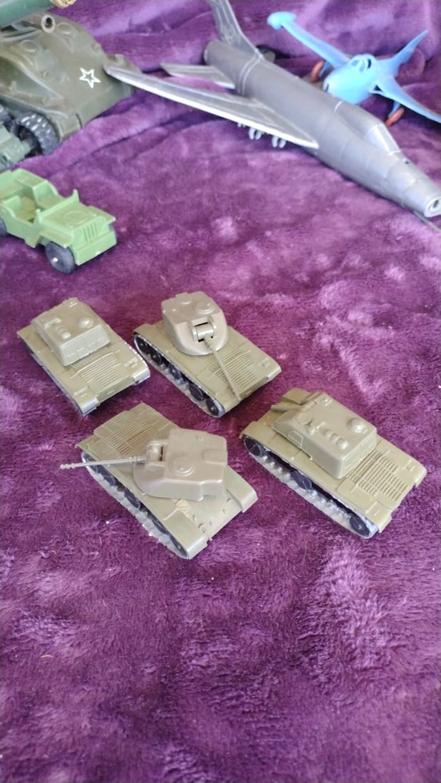 Louis Marx WWII German Soldiers Plastic Army Men Figures Vehicles Cannons Lot - 9