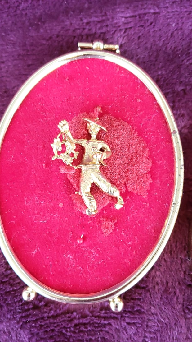 Set of 2 Oval Red Velvet Miniature Frames with Gold-Tone Asian Rickshaw Figures - 2
