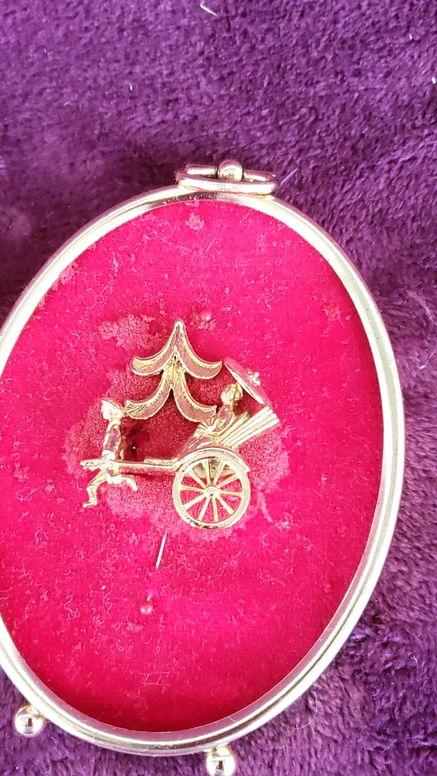Set of 2 Oval Red Velvet Miniature Frames with Gold-Tone Asian Rickshaw Figures - 3
