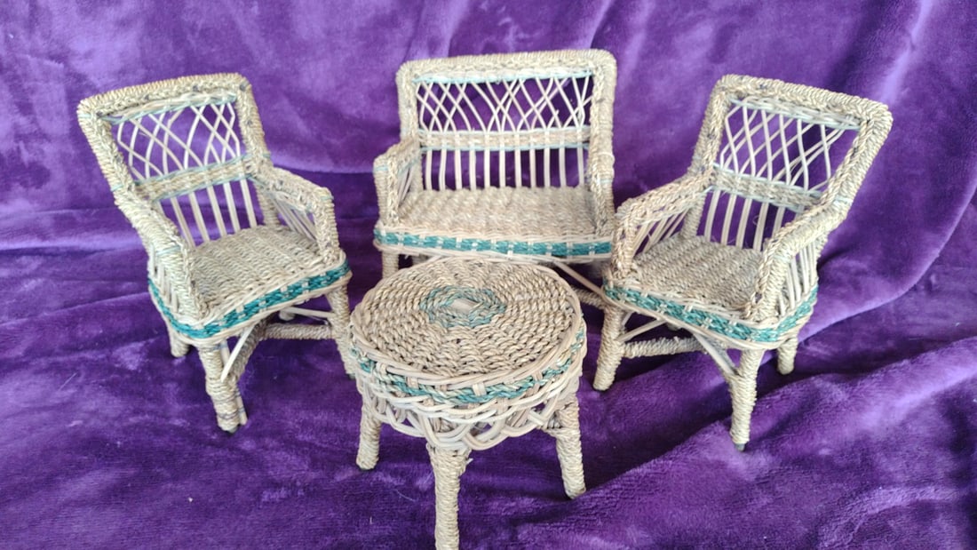 Dollhouse Miniature Wicker Patio Furniture Set, Loveseat, 2 Chairs & Round Table: 16 x 10 x 10 1.5 lb Low Estimate: 8.00 High Estimate: 30.00