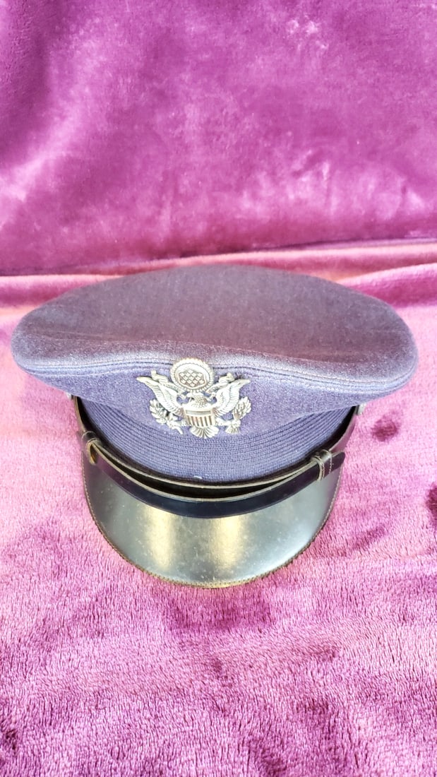 U.S. Air Force Officer Service Dress Visor Cap Blue Size 7 1/4: 10.5 x 5.5 x 11.5 0.8 lb Low Estimate: 15.00 High Estimate: 50.00