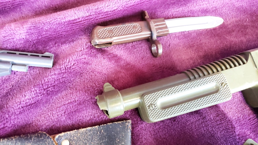 Vintage Toy Gun Lot Mattel M-16 Marauder Marx Flying Commando Cap Pistols Bayonets Slingshot - 5