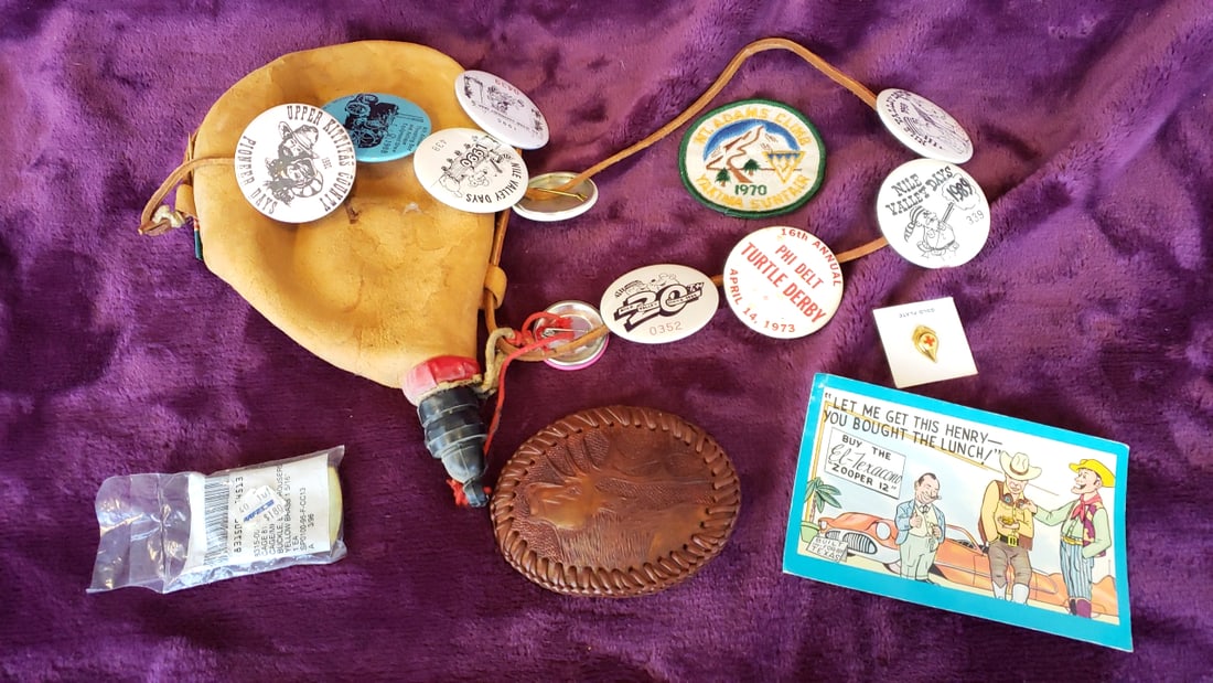Vintage Nile Valley Days Pinback Buttons, Mt Adams Climb Patch, Leather Pouch & Tooled Deer Buckl...: 18 x 10 x 3 1.2 lb Low Estimate: 12.00 High Estimate: 45.00