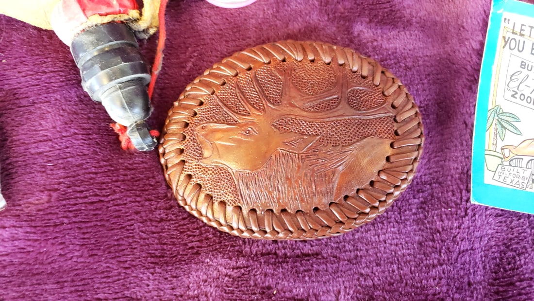 Vintage Nile Valley Days Pinback Buttons, Mt Adams Climb Patch, Leather Pouch & Tooled Deer Buckl... - 2