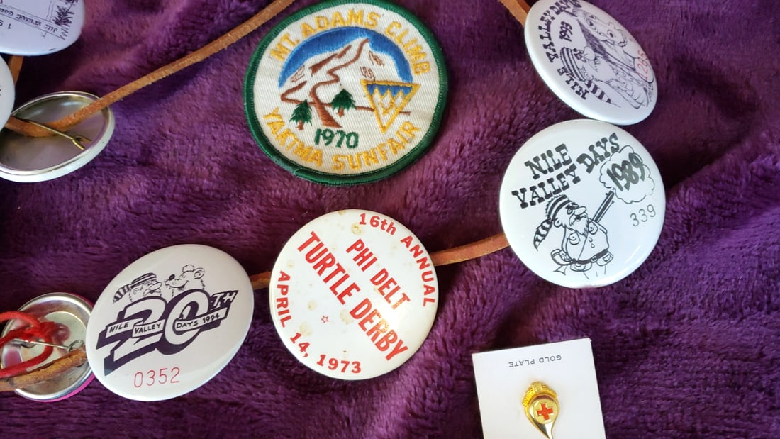 Vintage Nile Valley Days Pinback Buttons, Mt Adams Climb Patch, Leather Pouch & Tooled Deer Buckl... - 3
