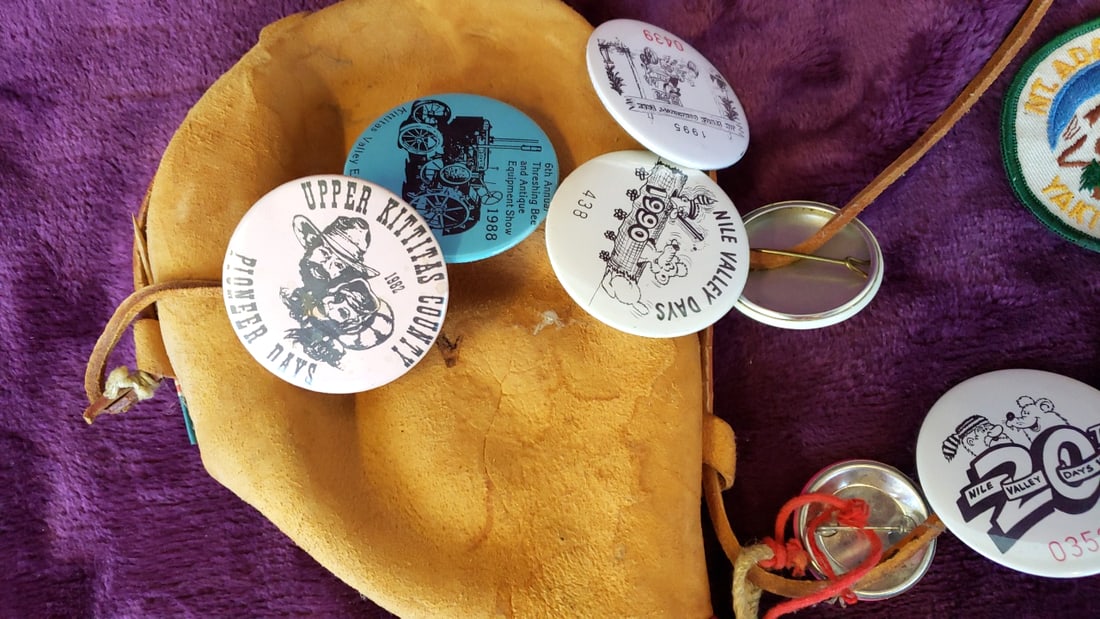 Vintage Nile Valley Days Pinback Buttons, Mt Adams Climb Patch, Leather Pouch & Tooled Deer Buckl... - 4