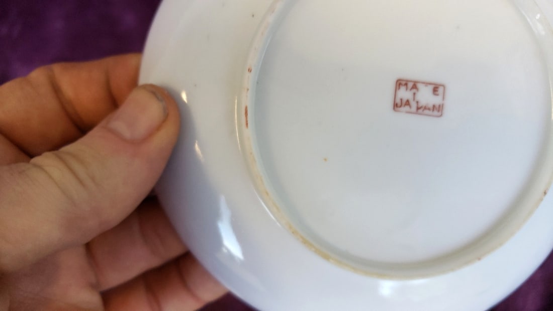 Japanese Porcelain Teacups and Saucers Geisha Landscape Red Gold Trim Lot - 7