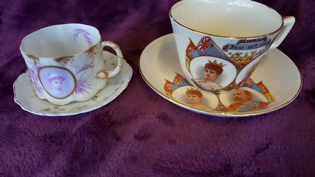 R.C. Versailles Bavaria Edward VII & Alexandra 1902 Coronation Cup and Saucer: some small chips 10x10x10 2 Low Estimate: 15.00 High Estimate: 75.00