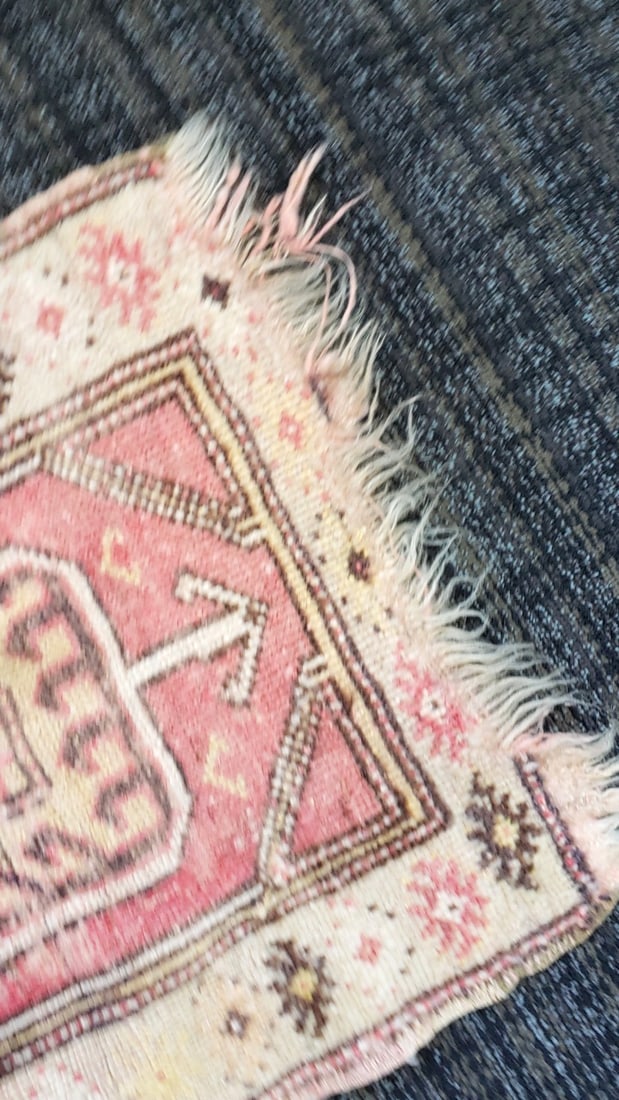 Small Red Beige Geometric Medallion Rug with Fringe, Approx. 18 x 32 in - 7