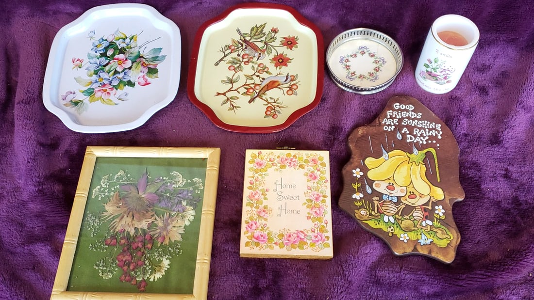 Vintage Floral Home Decor Lot: Trays, Pressed Flower Frame, Home Sweet Home Box & Friends Plaque: 10x10x6 3 Low Estimate: 10.00 High Estimate: 45.00