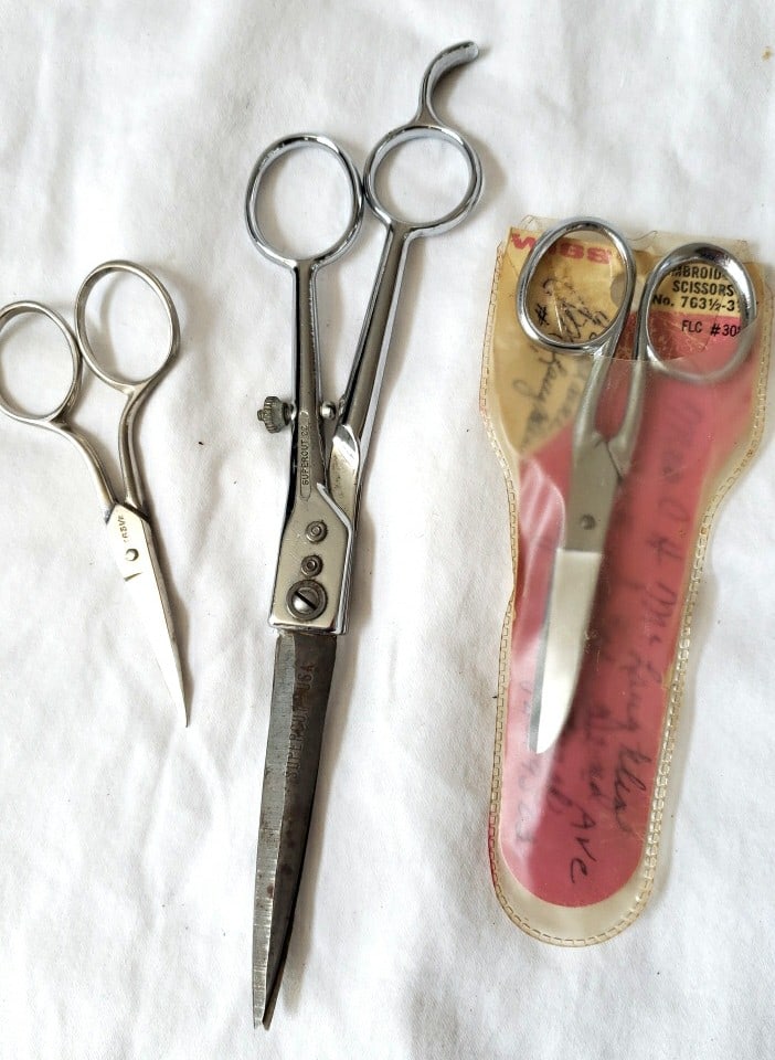 3-Pc Scissors Lot: Wiss No. 7631/2-3 Embroidery Scissors, Supercut 22 Shears: 7.5 x 4.5 x 0.75 0.7 lb Low Estimate: 12.00 High Estimate: 30.00