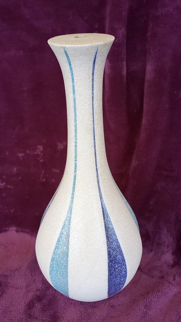 mid century Speckled Cream Ceramic Lamp Base with Blue Teal Vertical Stripe Design: 6 x 15.8 x 6 2.4 lb Low Estimate: 20.00 High Estimate: 120.00