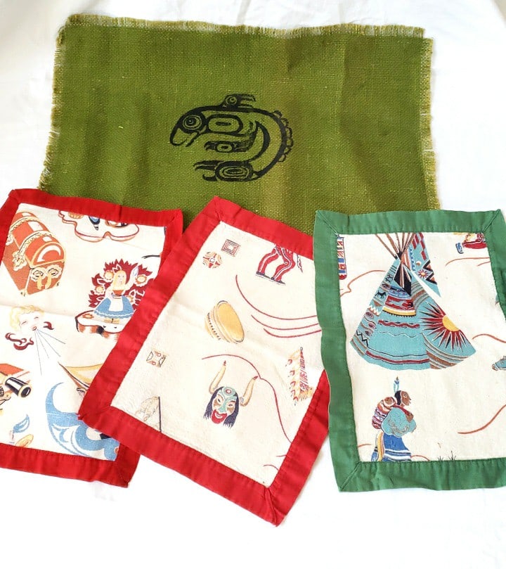 Vintage Motif Fabric Placemats with Green Burlap Frog Mat: 10 x 7 x 2in. 1lb Low Estimate: 8.00 High Estimate: 25.00