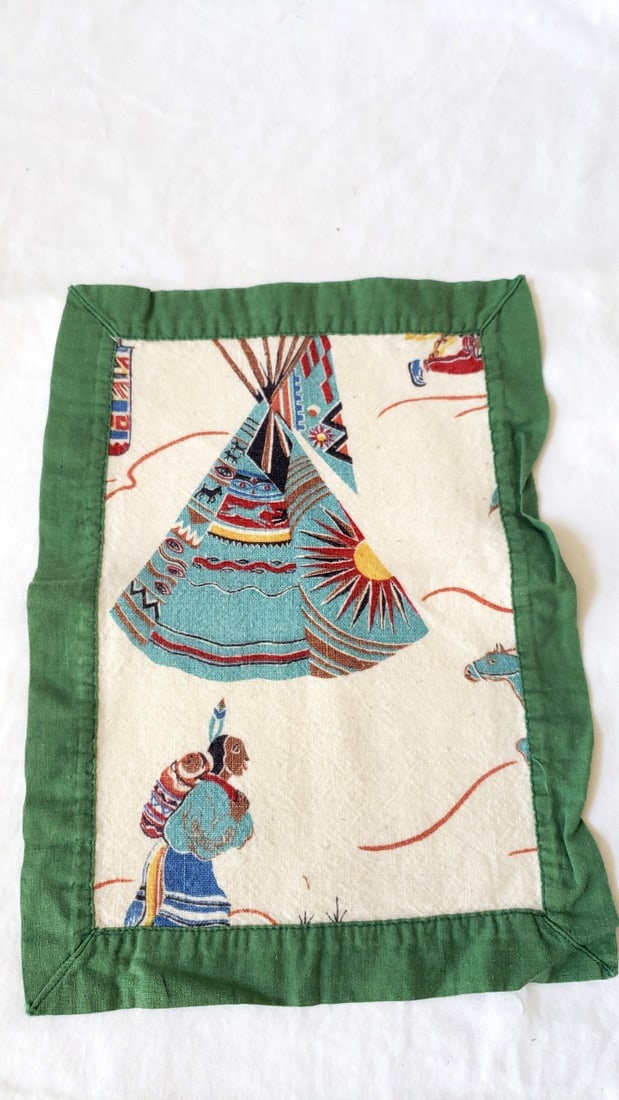 Vintage Motif Fabric Placemats with Green Burlap Frog Mat - 3