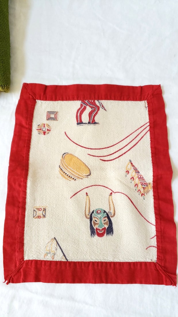 Vintage Motif Fabric Placemats with Green Burlap Frog Mat - 4
