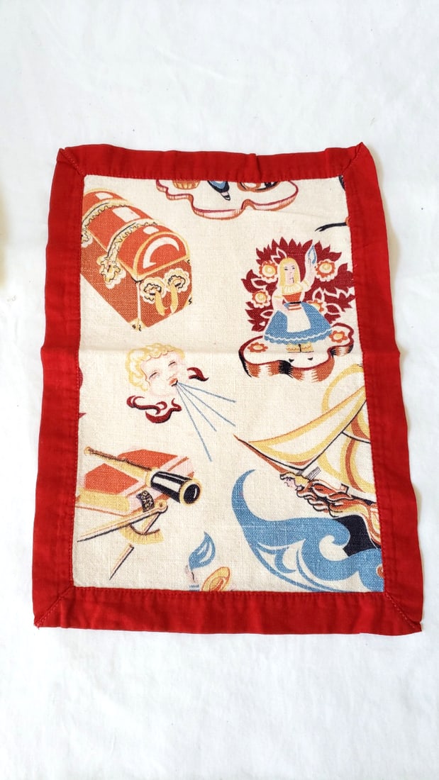 Vintage Motif Fabric Placemats with Green Burlap Frog Mat - 5