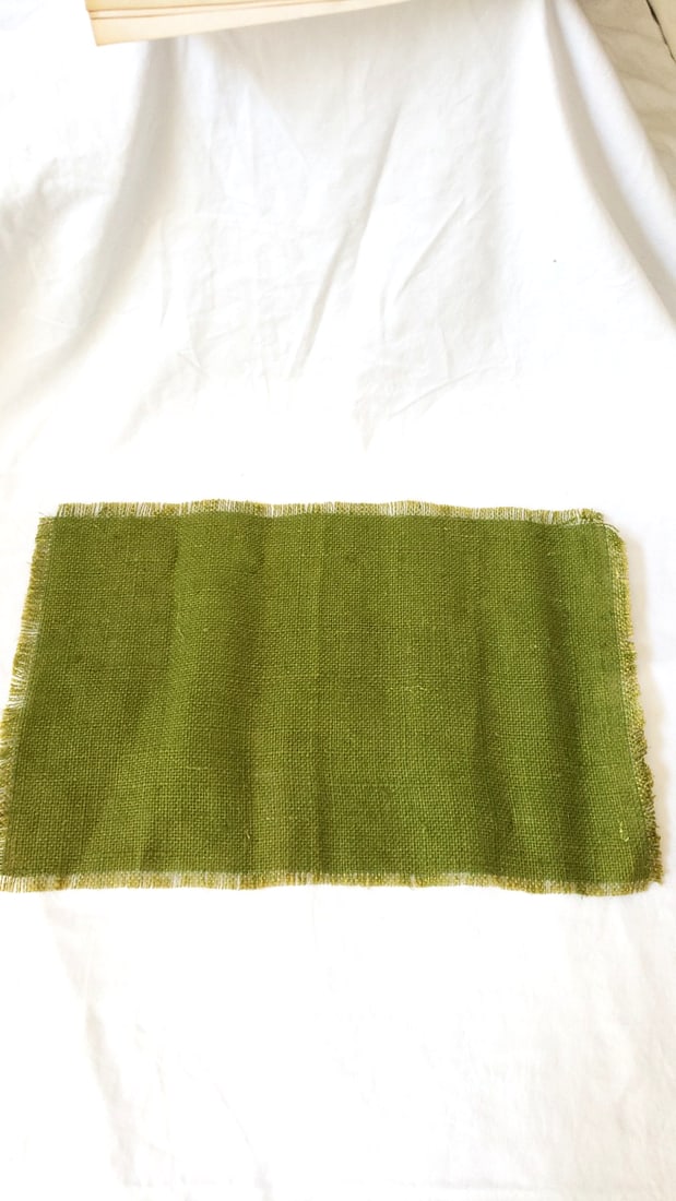 Vintage Motif Fabric Placemats with Green Burlap Frog Mat - 7