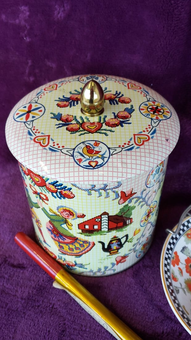 Folk Art Kitchenware Lot: Lidded Tin Canister, Floral Handled Bowl, Khokhloma Plate & Spoon - 4