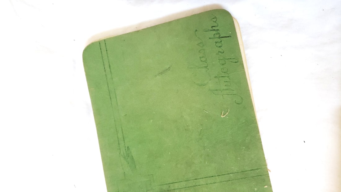 Ephemera Lot: Guest Book, Chinese Proverbs, Chinese Porcelain & Pottery, Montana Bankers Booklets - 2