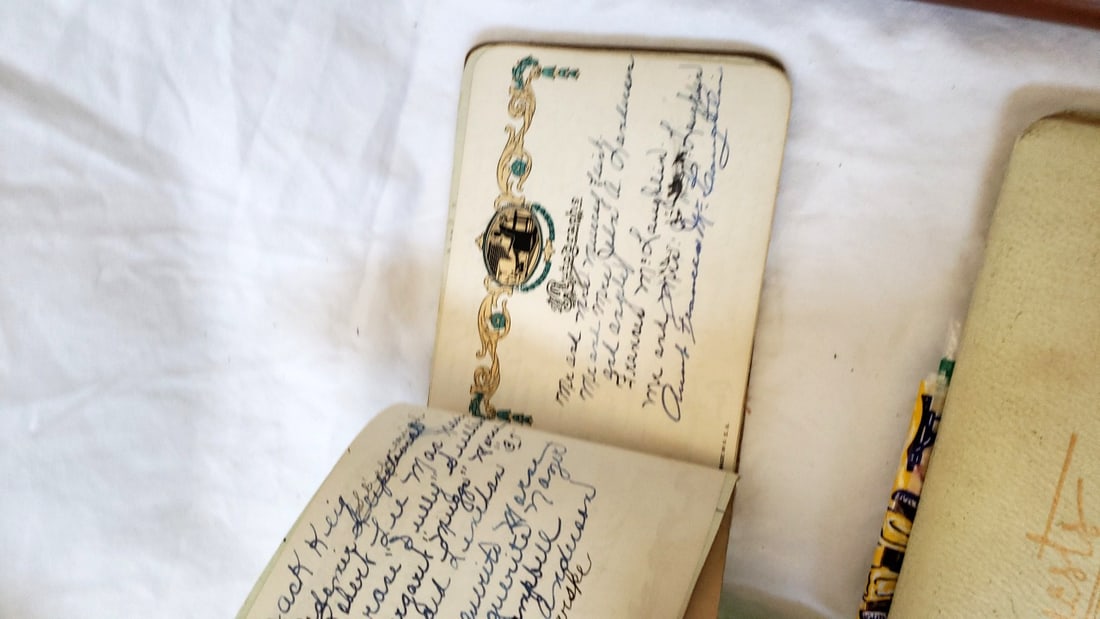 Ephemera Lot: Guest Book, Chinese Proverbs, Chinese Porcelain & Pottery, Montana Bankers Booklets - 8