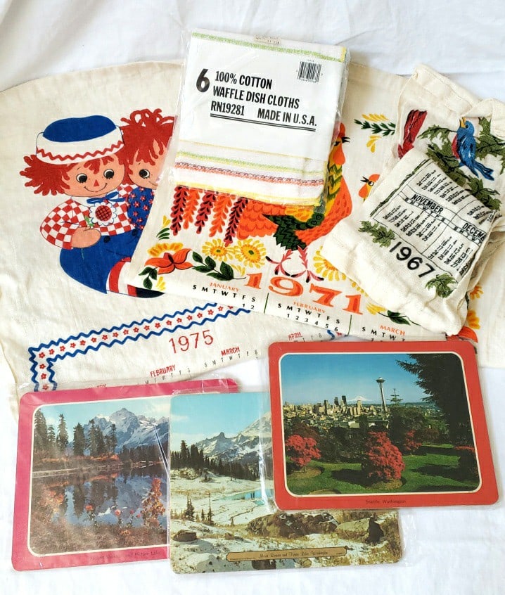 Vintage Kitchen Linens Lot: Cotton Waffle Dish Cloths RN19281, Calendar Towels, Plaque Mats: 9 x 8 x 3in. 3lb Low Estimate: 10.00 High Estimate: 45.00