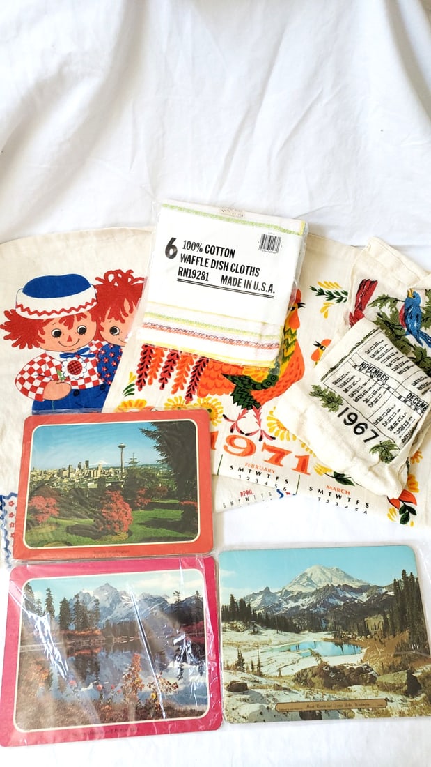 Vintage Kitchen Linens Lot: Cotton Waffle Dish Cloths RN19281, Calendar Towels, Plaque Mats - 3