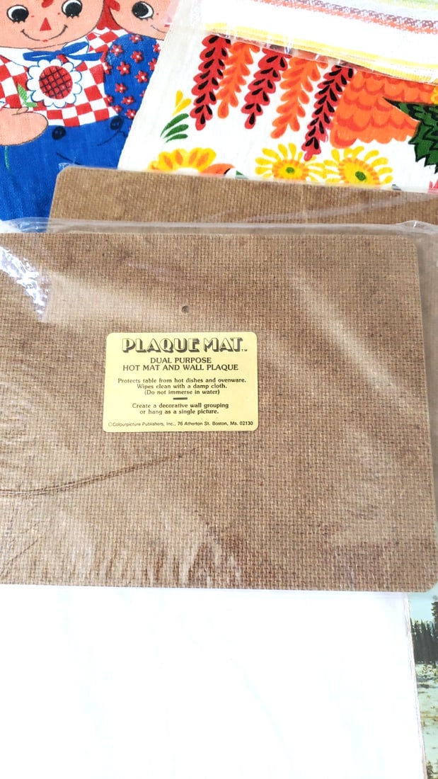 Vintage Kitchen Linens Lot: Cotton Waffle Dish Cloths RN19281, Calendar Towels, Plaque Mats - 4