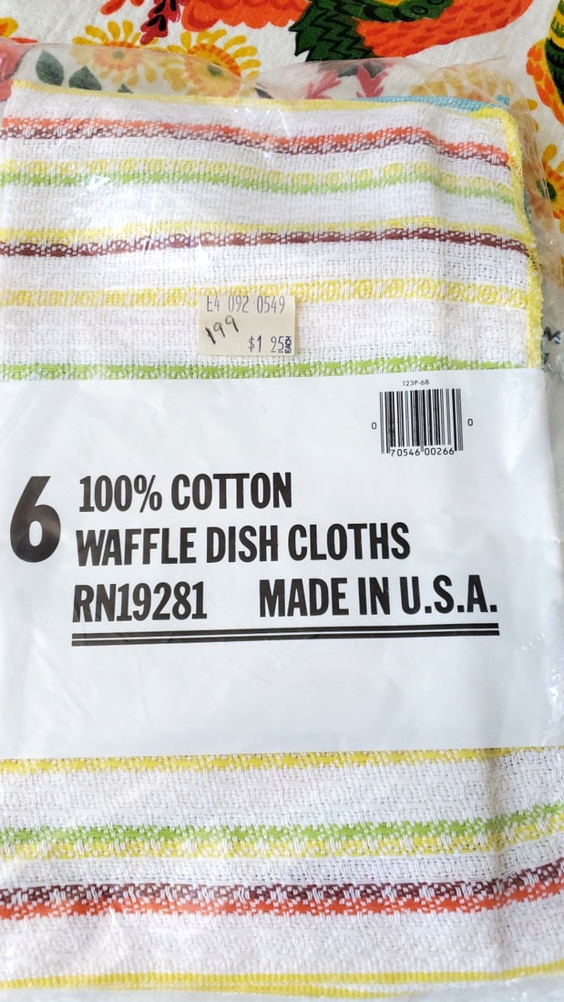 Vintage Kitchen Linens Lot: Cotton Waffle Dish Cloths RN19281, Calendar Towels, Plaque Mats - 5