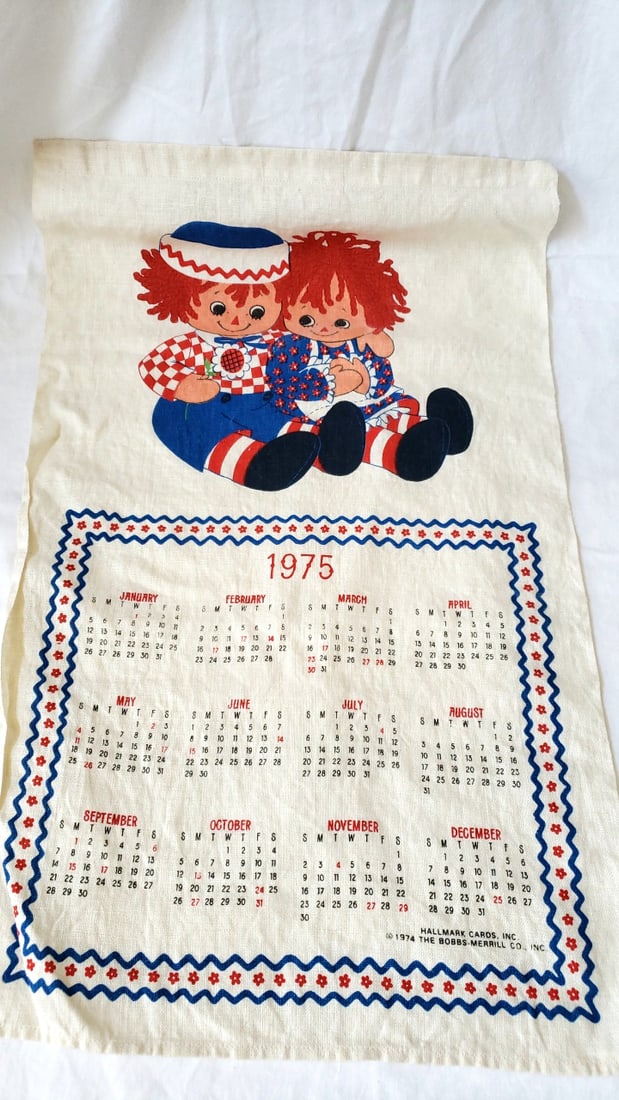 Vintage Kitchen Linens Lot: Cotton Waffle Dish Cloths RN19281, Calendar Towels, Plaque Mats - 6