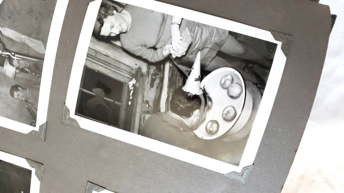 Large photo album Halloween, Parade, Winter 1940s - 5