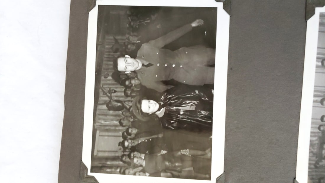 Large photo album Halloween, Parade, Winter 1940s - 6