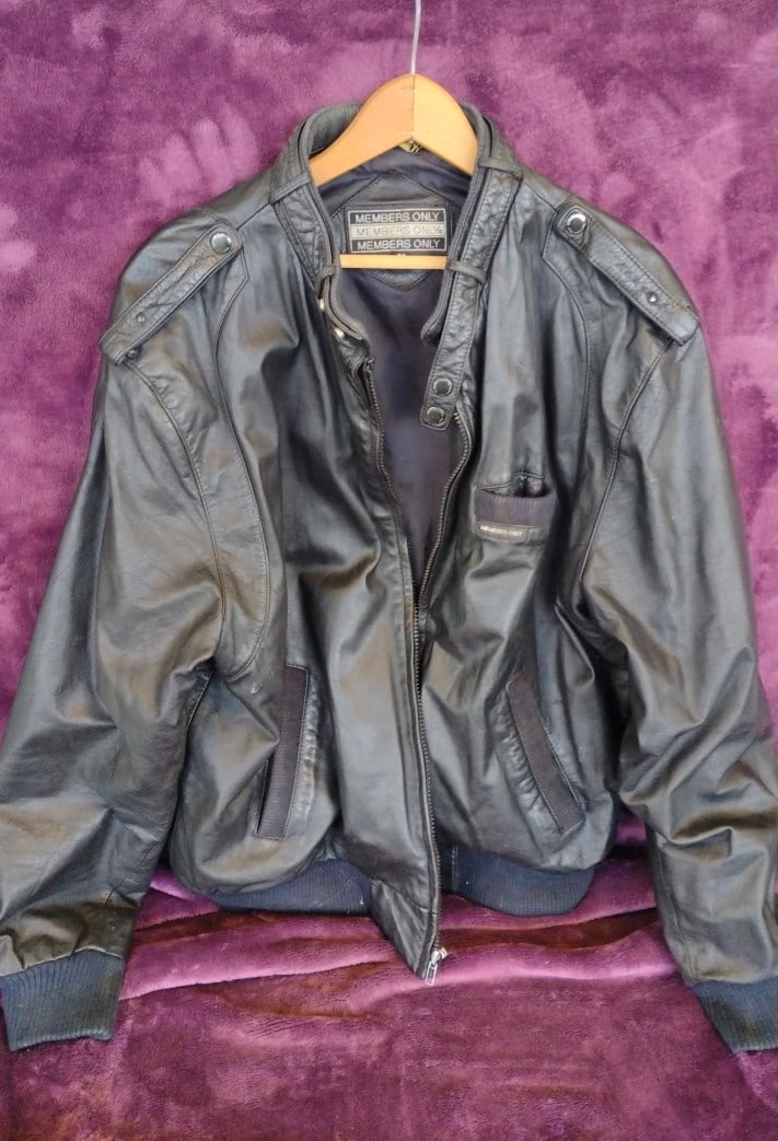 Members Only Black Leather Bomber Jacket with Epaulets: 28 x 27 x 3 4 lb Low Estimate: 35.00 High Estimate: 120.00
