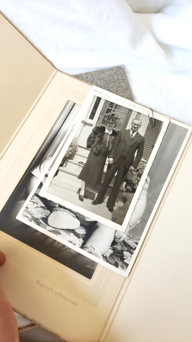 Vintage Snapshot Photo Albums Lot with Niagara Falls 1947 & Family Photographs - 4