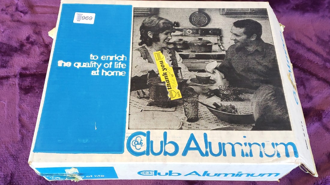 Club Aluminum Holiday S4230 12 Inch Hi-Dome Covered Fry Pan Chocolate Sunray: 21 x 6 x 13.5 5 lb Low Estimate: 25.00 High Estimate: 75.00