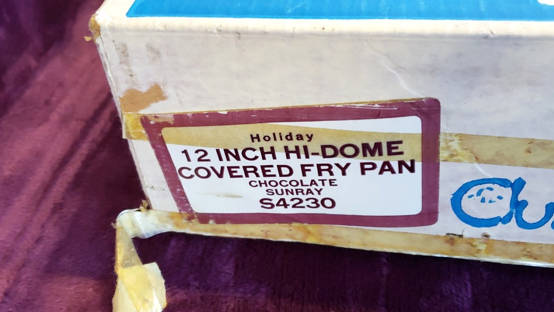 Club Aluminum Holiday S4230 12 Inch Hi-Dome Covered Fry Pan Chocolate Sunray - 2