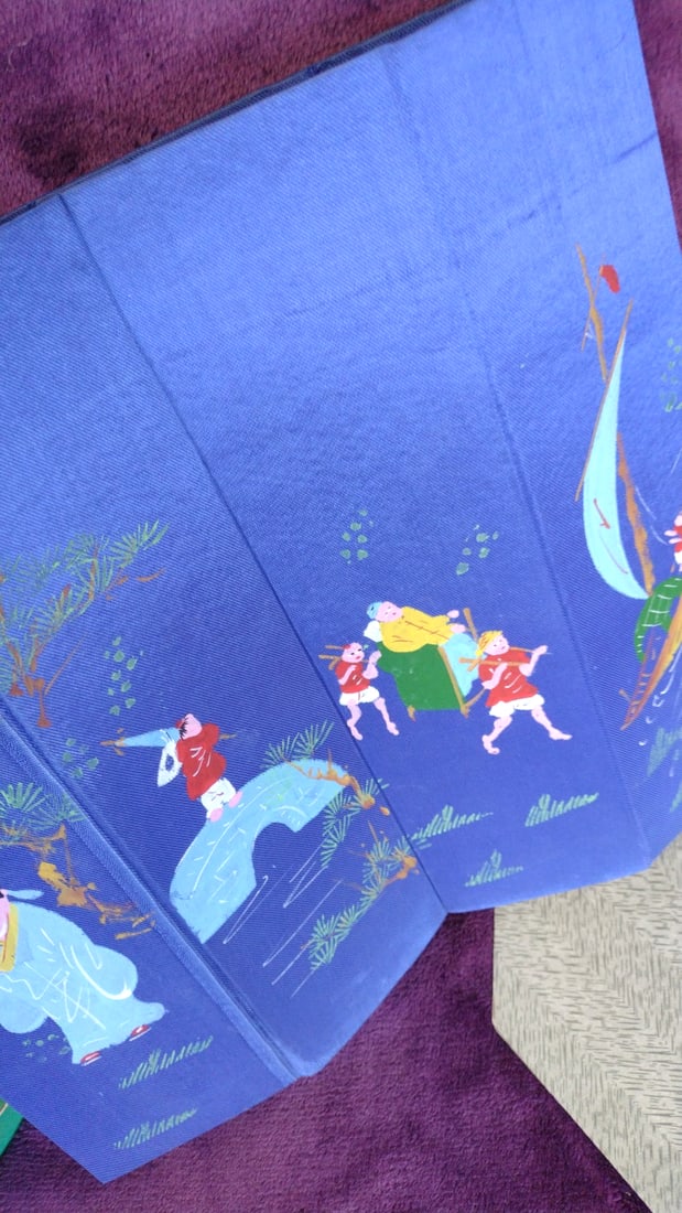 Decorative Green Wastebasket with Asian Figure Panels and Blue Folding - 8