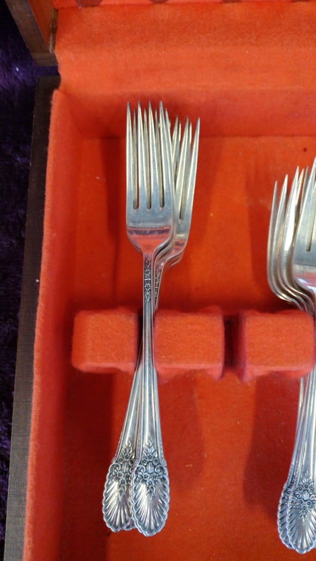 Ravene Silverplate Flatware Set With Orange Lined Wooden Case - 2